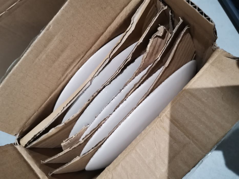 Zestaw filizanki do kawy i talerzyki deserowe