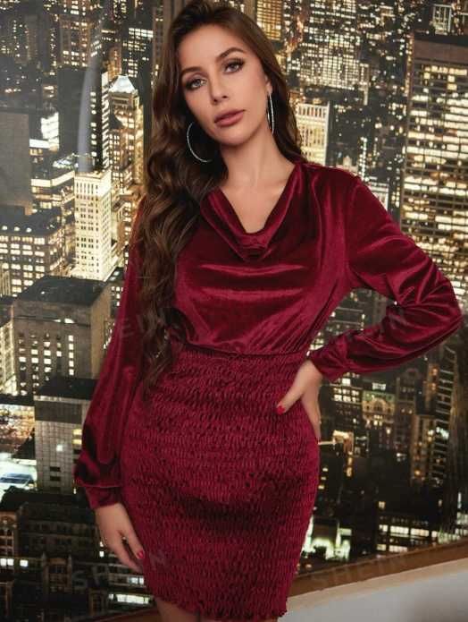 Welurowa sukienka czerwona