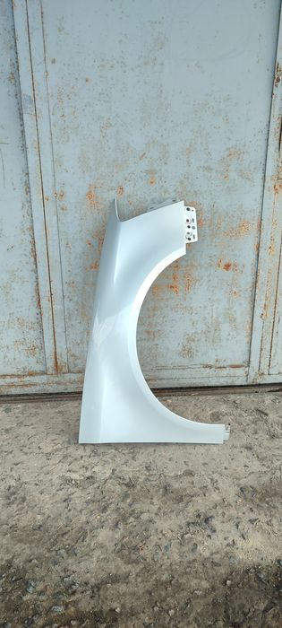 Крило переднє праве Пасат Б6 LA7W в гарному стані колір сірий металік