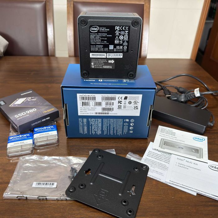 Mini PC Intel NUC10FNH Core i7-10710U 16GB RAM 512GB M.2 (Imaculado)