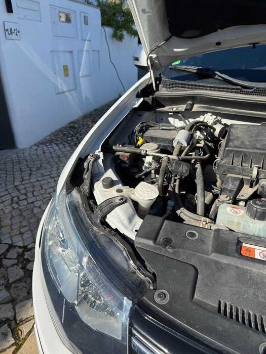 Óptica direita Mitsubishi Outlander III apoios soldados.