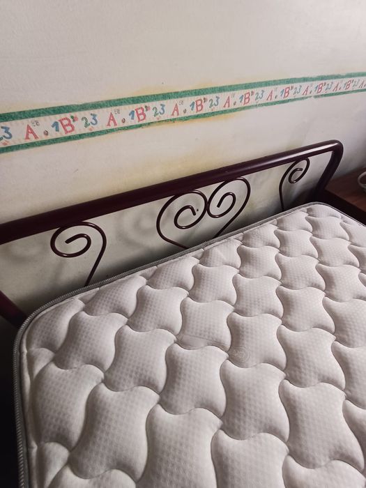 Colchão de solteiro e cama