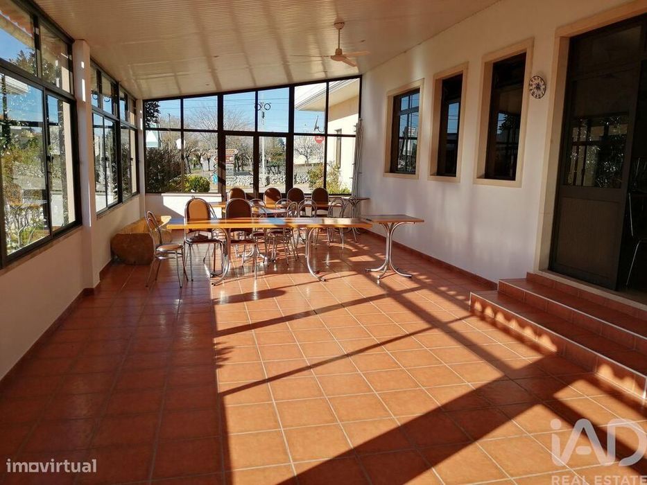 Loja / Estabelecimento Comercial em Degracias e Pombalinho de 390,00 m