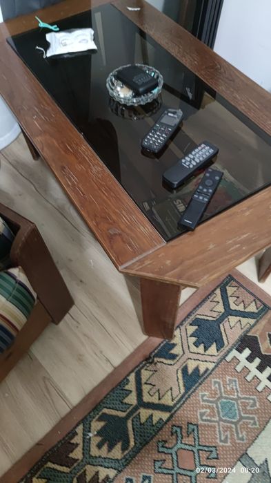 Mesa de centro com tampo vidro