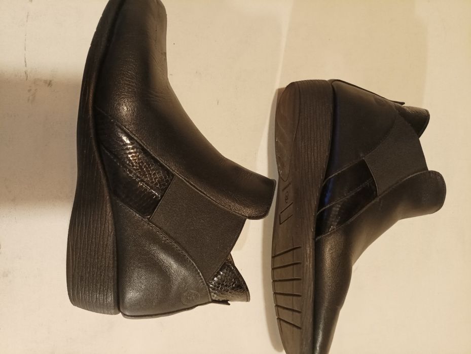 Botas em couro preto,made on Portugal , tamanho 37,botas usadas, mas em muito bom estado.