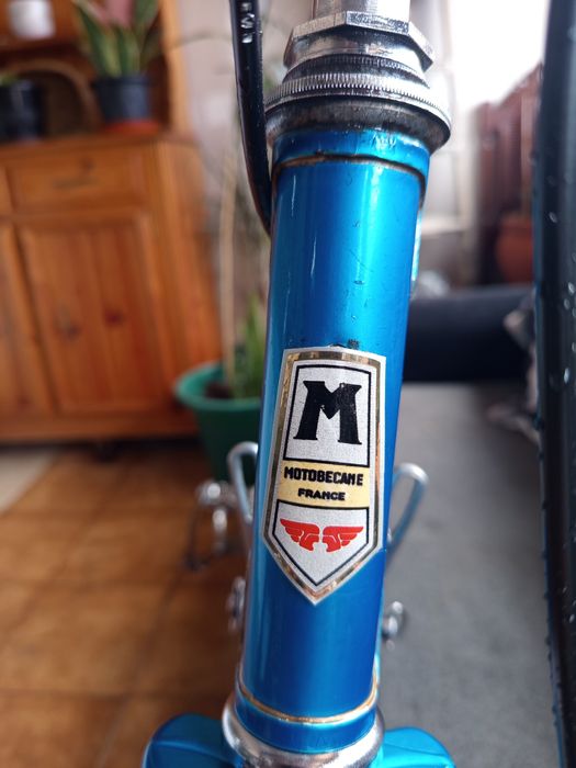 Vende se bicicleta motobecane