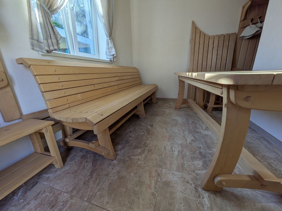 Дерев'яні меблі: стіл, лавка, табурети. Дачні меблі