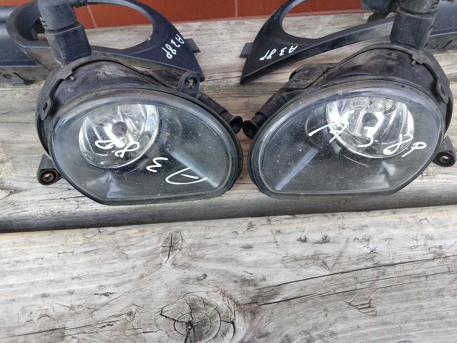 AUDI A3 8P mały grill kratka zderzaka prawa lewa halogeny