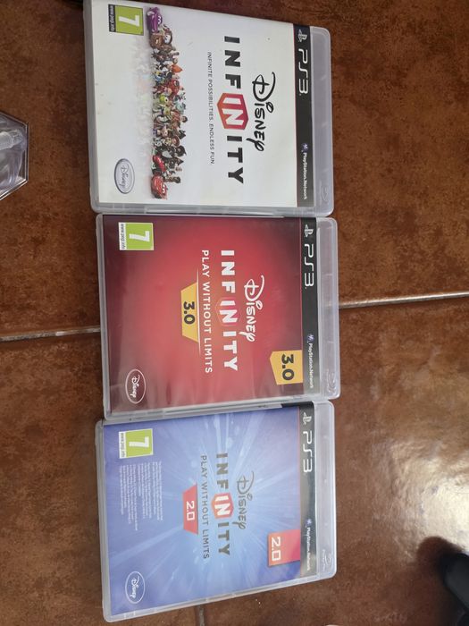 PS3 com jogos e portais e um comando