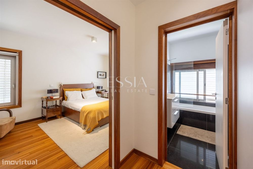 Apartamento T4+1 em Serralves com garagem