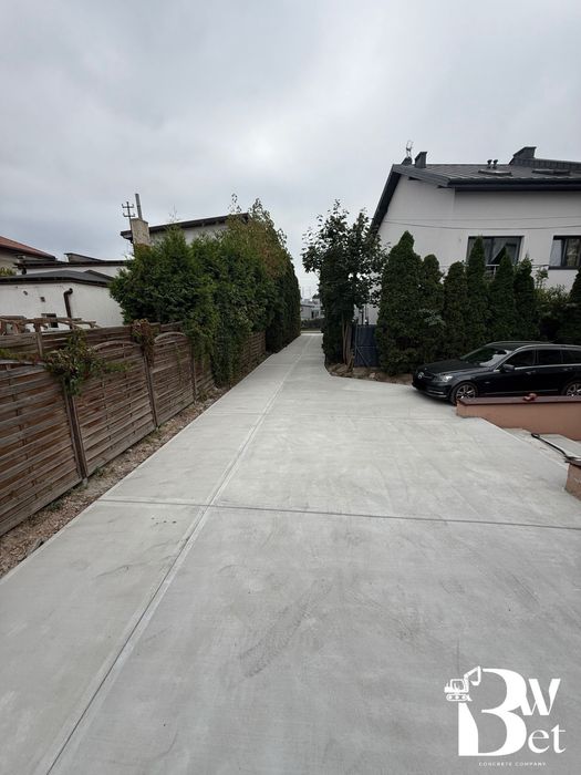 Wylewki betonowe (beton szczotkowany) - usługi brukarskie