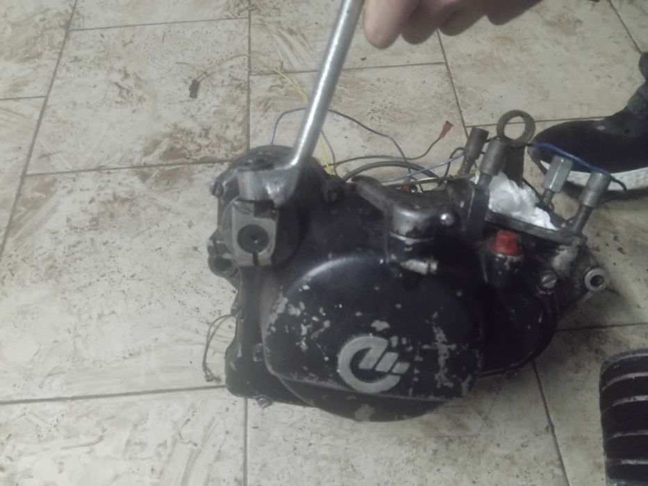 Por falta de palavra vendo 2 motores casal 125cc 1 completo e outro pa