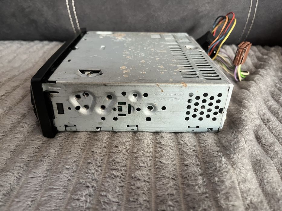 автомобільна магнітола Clarion BD239R.