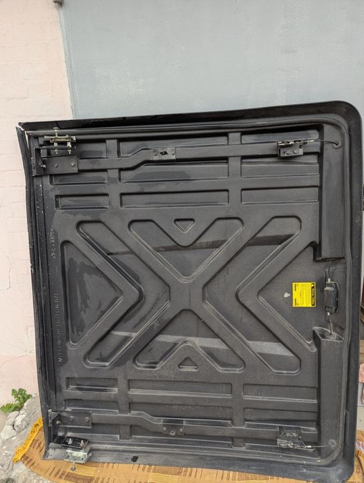 Кришка кузова для Mitsubishi L200. Чорна