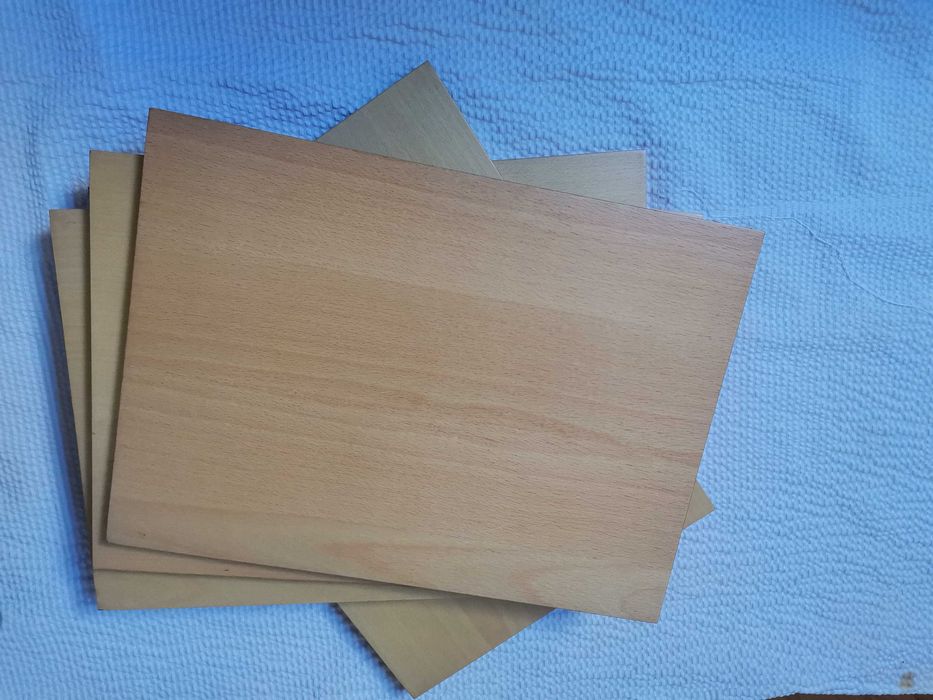 Prateleiras de madeira novad