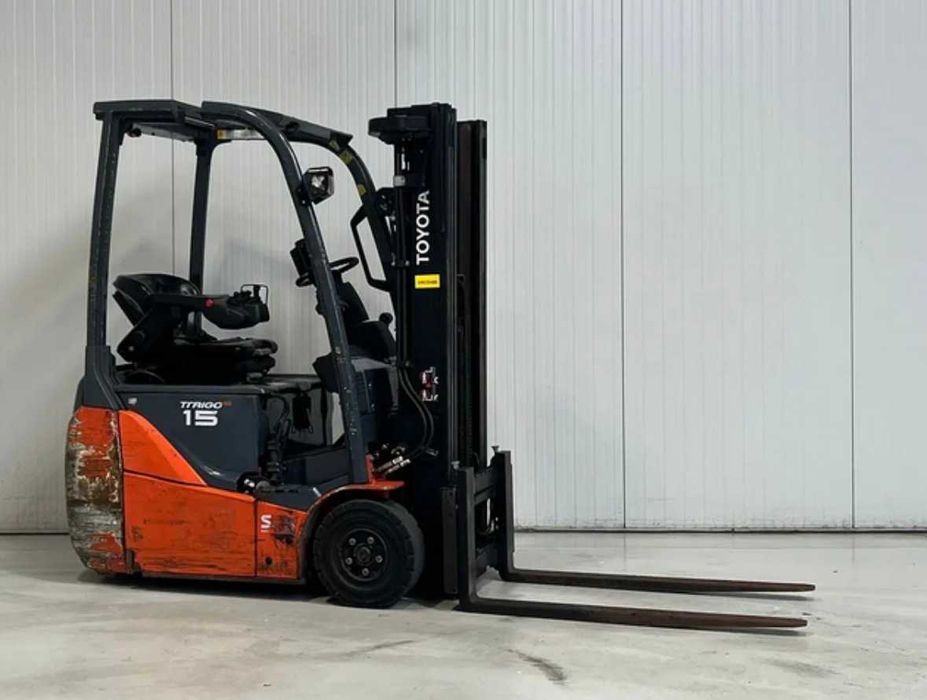Empilhador Toyota FBET 1,5T - Electrico
