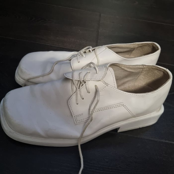Buty chłopięce białe do komunii
