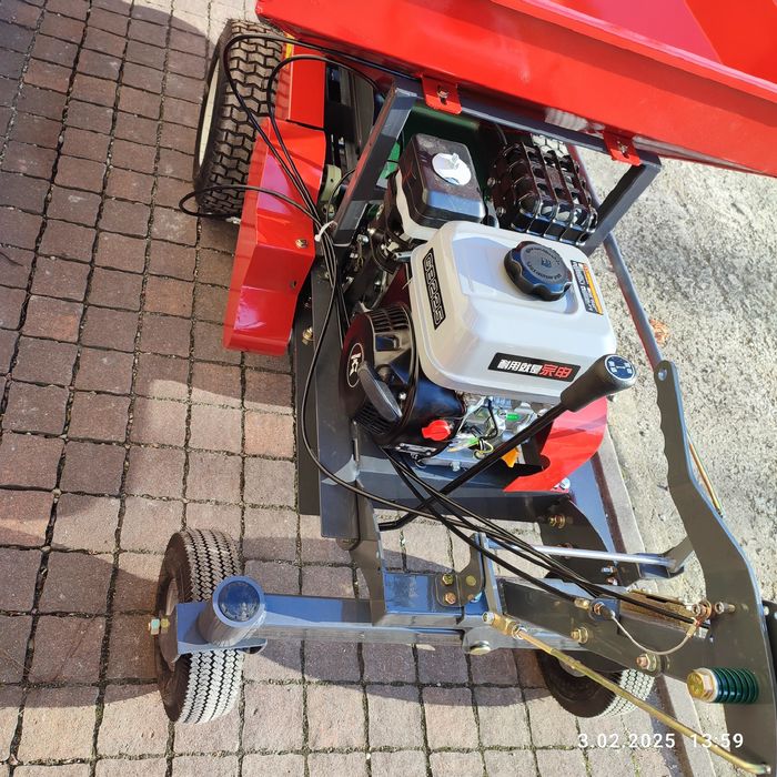 Rozsiewacz do piasku nawozów spalinowy siewnik  Eco 300