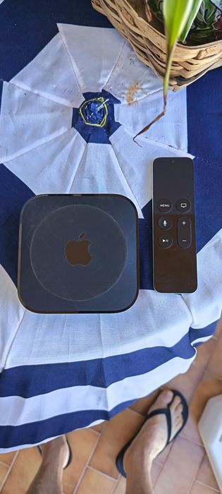 Apple TV box e comando