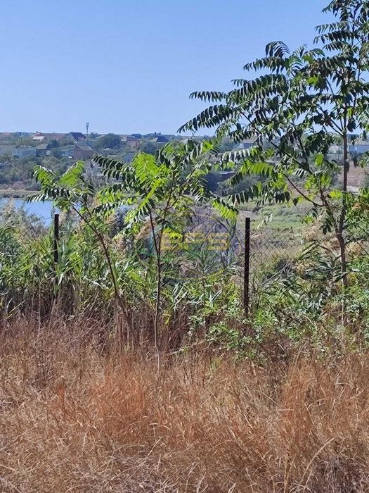 Сухой Лиман, участок 47 соток, в самом центре села,фасад, вид на лиман