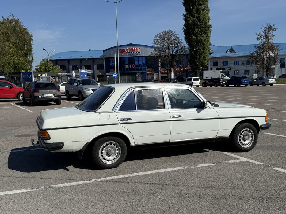 Mercedes-Benz E-Class W123 1984