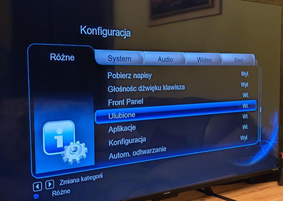 Odtwarzacz multimedialny iconBIT XDS1003D 3D Full HD pilot, zestaw