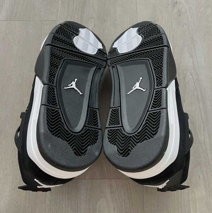 Jordan 4 retro White Thunder R.46