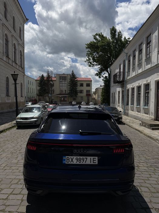 Audi Q 8 2018 рік