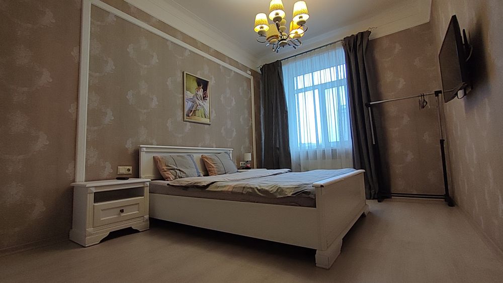 Продам 2к. Центр Д. Яворницького 125