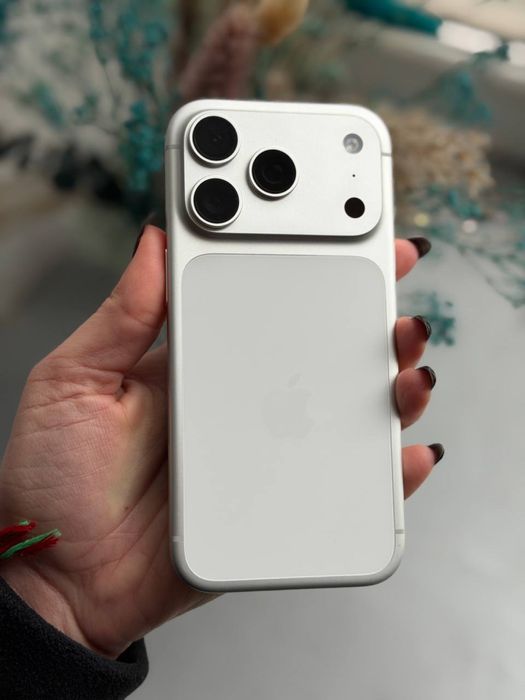 Apple iPhone 17 Pro 512GB Silver. Neverlock. Esim. 4 цикли