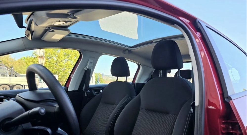 Peugeot 208 vermelho rubi