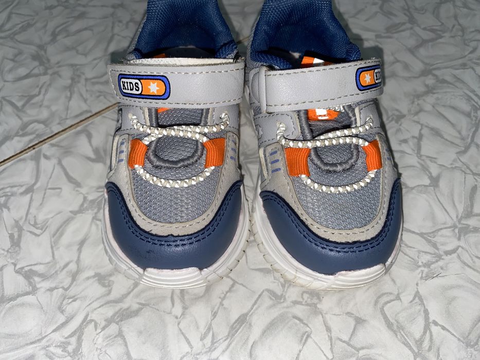 Кроссовки 22р