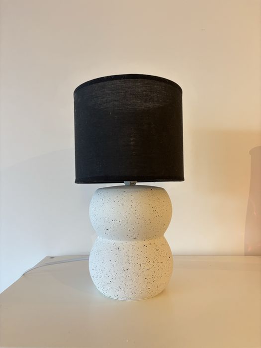 Lampa stołowa / nocna – biało-czarna