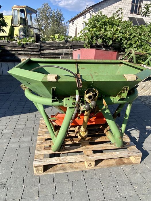 Rozsiewacz do nawozów Amazone Zaf-603 600 litrów z Niemiec