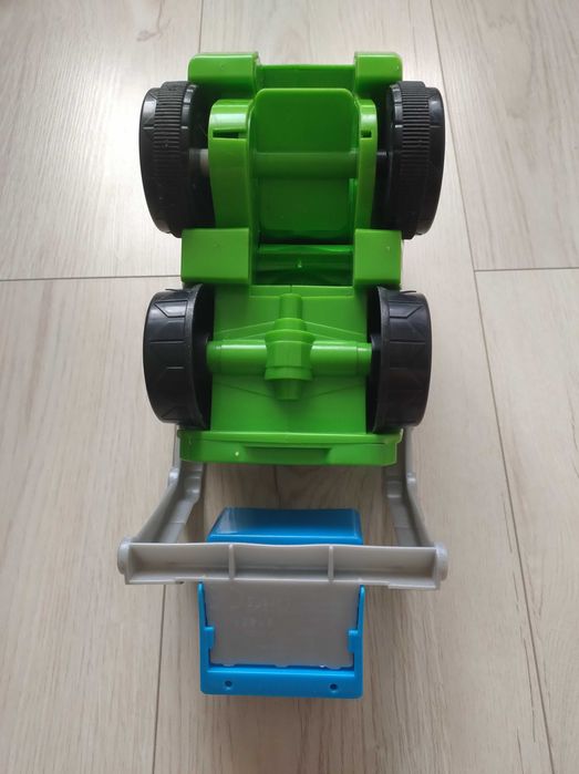 Hasbro Play-Doh śmieciarka Rowdy