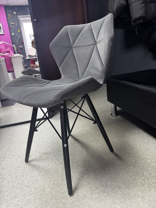 Стільці для майстра манікюра