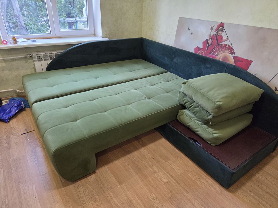 Диван угловой в бу