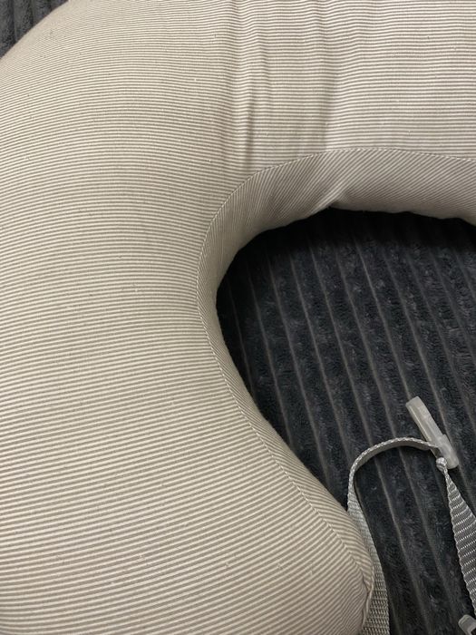 Подушка для годування