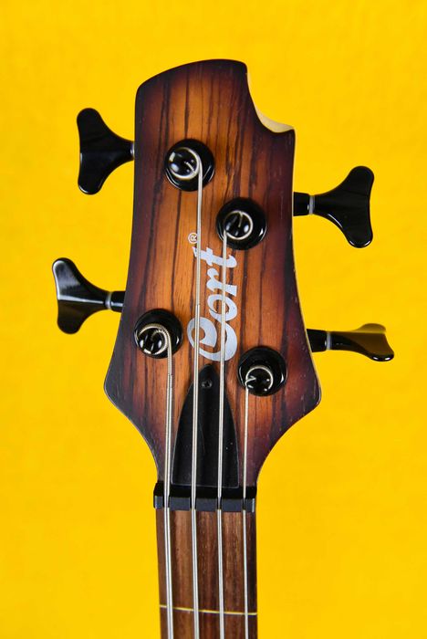 Gitara basowa Cort (fretless)