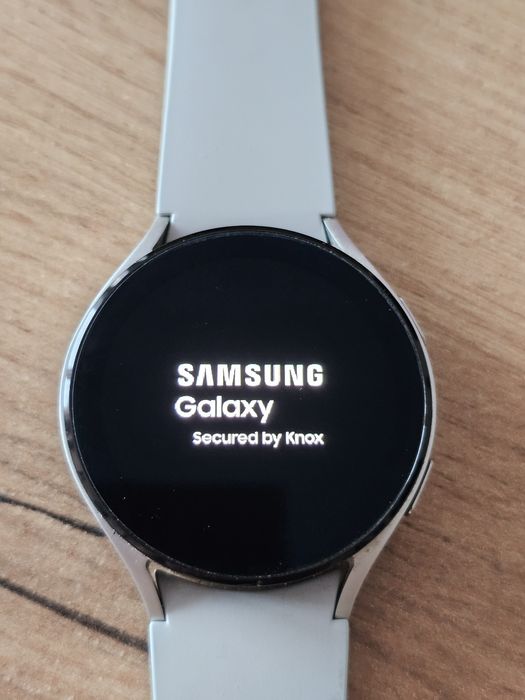 Sprzedam galaxy watch 4  44mm srebrny