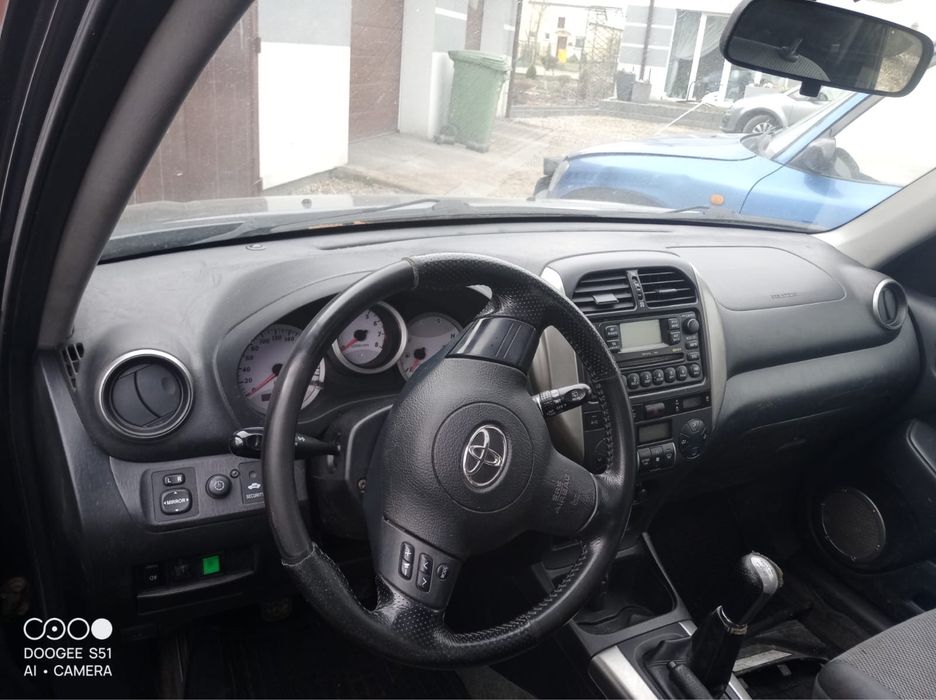 Toyota RAV4 2004 • 4x4 • Benzyna