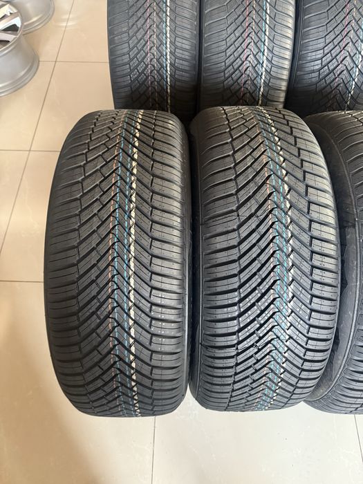 Шини всесезонні Continental AllSeason Contact 255/45/19 235/50/19