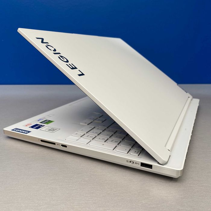 Lenovo Legion 7 16IRX9 - 16" 3.2K (i9-14900HX/32GB/1TB/RTX 4070 8GB)