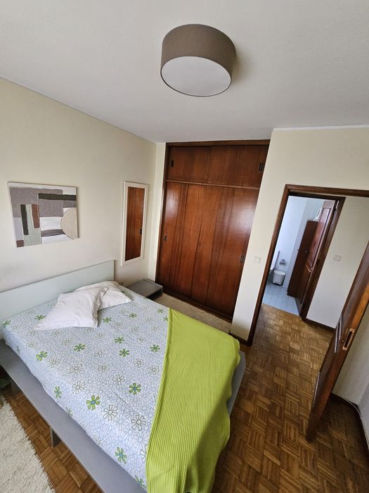 Alugo quarto zona hospital de S.JOAO