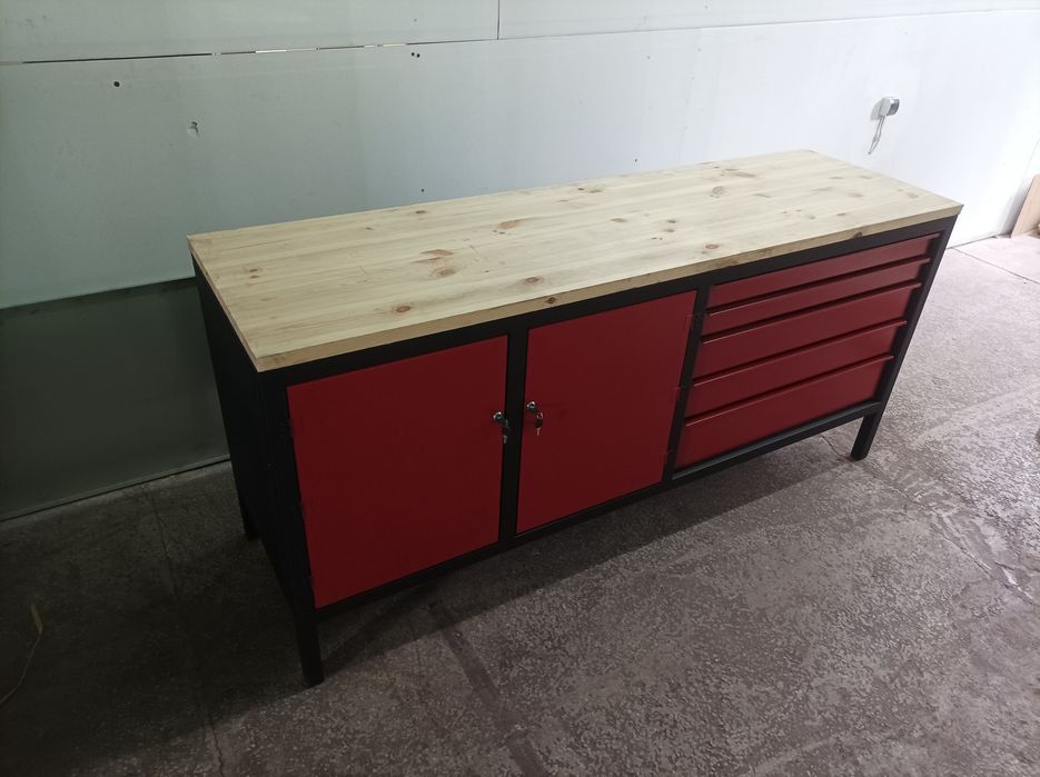 Stolik metalowy spawany do warsztatu. Duże szuflady