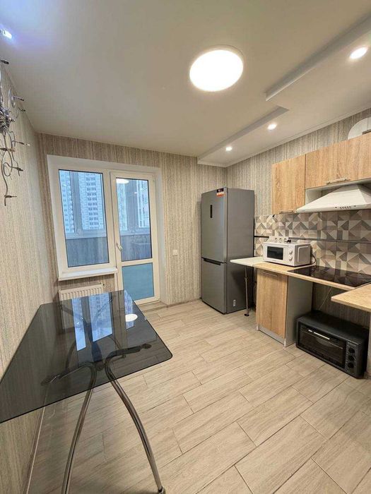 Продаж однокімнатної квартири 37 м. з ремонтом ЖК Атлант. ТРЦ Лавіна.