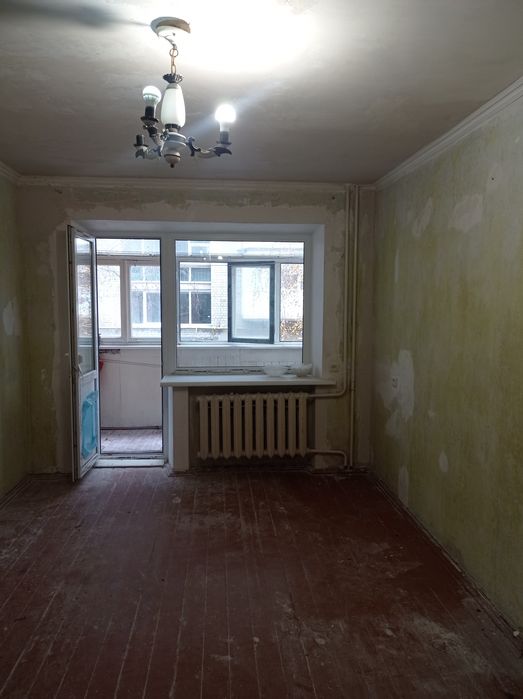 Продам трикімнатну квартиру, м.Біла Церква .Під власний ремонт.