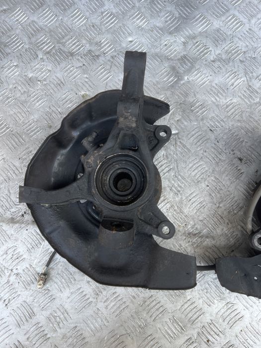 かほ 430188H300 Nissan/Infiniti цапфа - поворотний кулак задній, правий