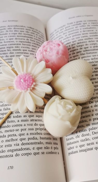 Ramo de flores com velas