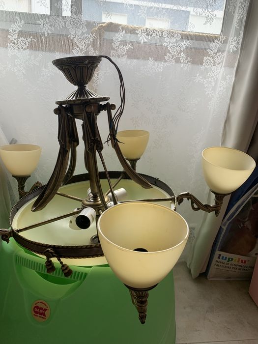 Candeeiro teto com 5 focos de luz em vidro e um central